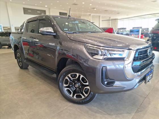 TOYOTA HILUX 2.8 D-4D TURBO DIESEL CD SRX 4X4 AUTOMÁTICO
